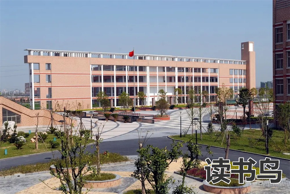 湖南益阳华师湖心高中复读简介和教学理念