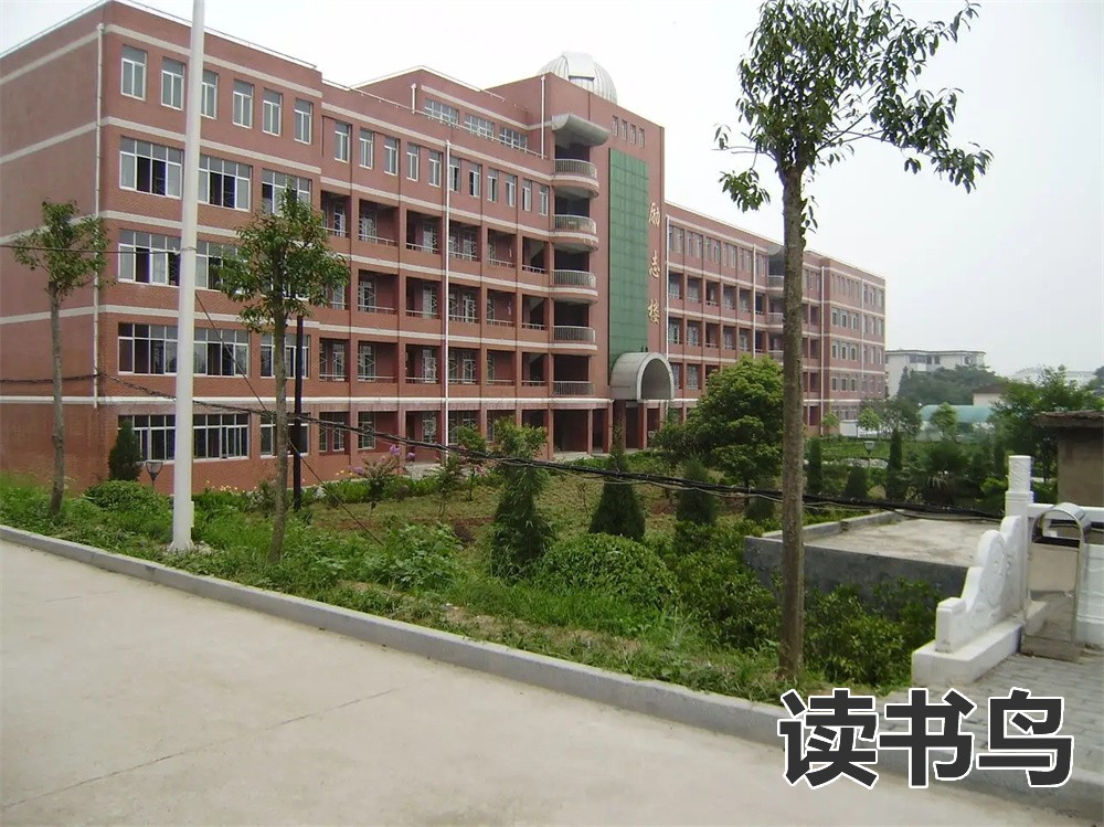 湖南中学学费标准（长沙复读学校学费多少）