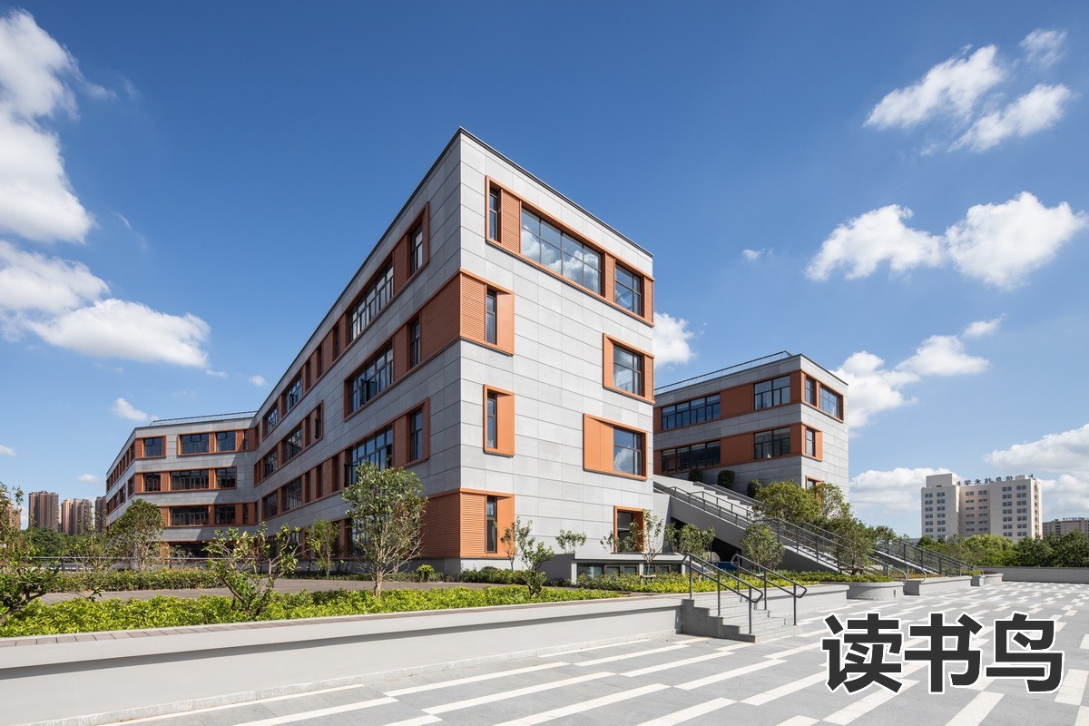 株洲轨道中专学校是公立还是民办学校？有哪些专业？