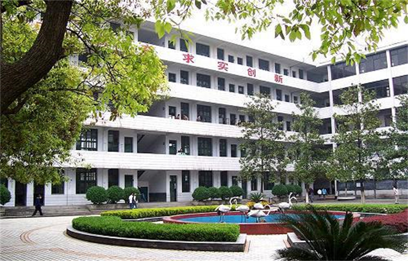 长沙市电子工业学校外地的学生能读吗？（读长沙市电子工业学校）