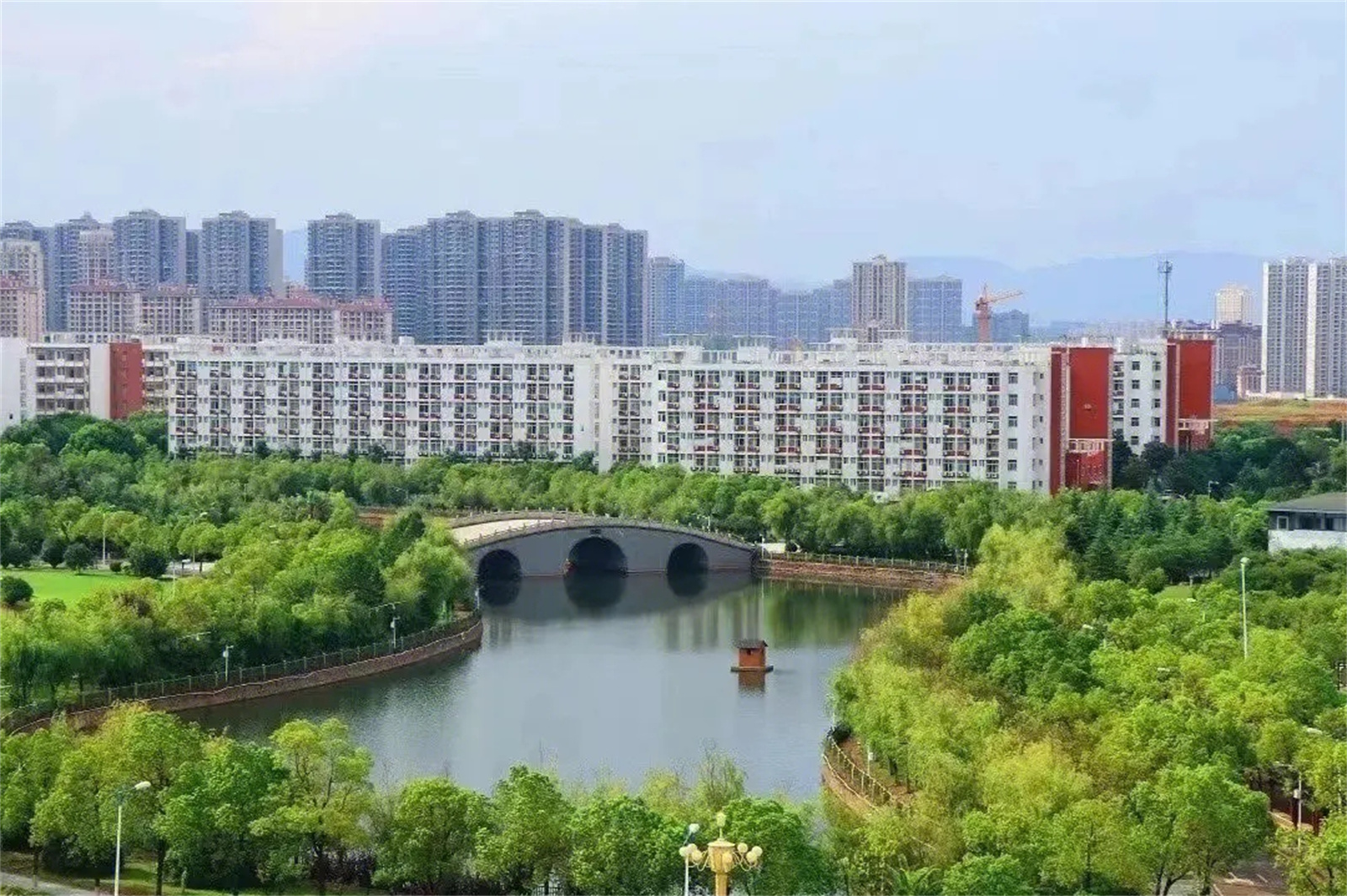 洪江市职业中专学校好不好？（学校办学条件如何？）