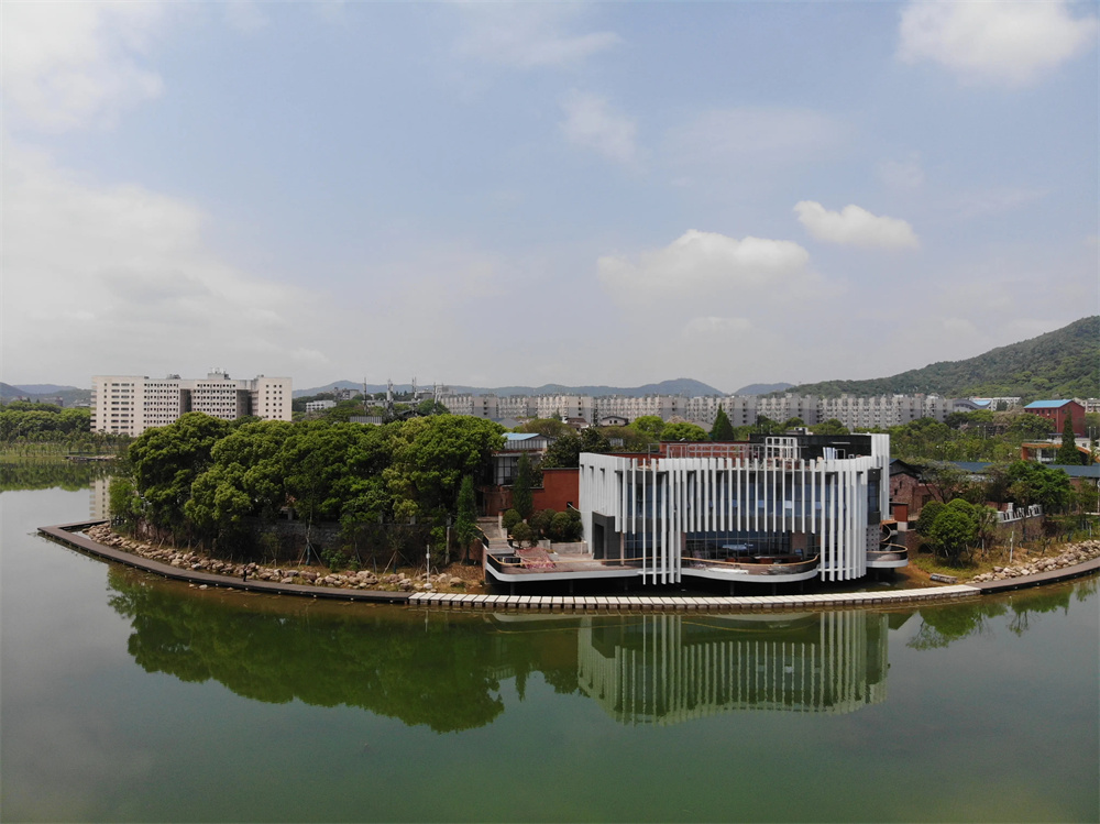 湖南省岳阳县职业中等专业学校办学理念？有什么荣誉称号？
