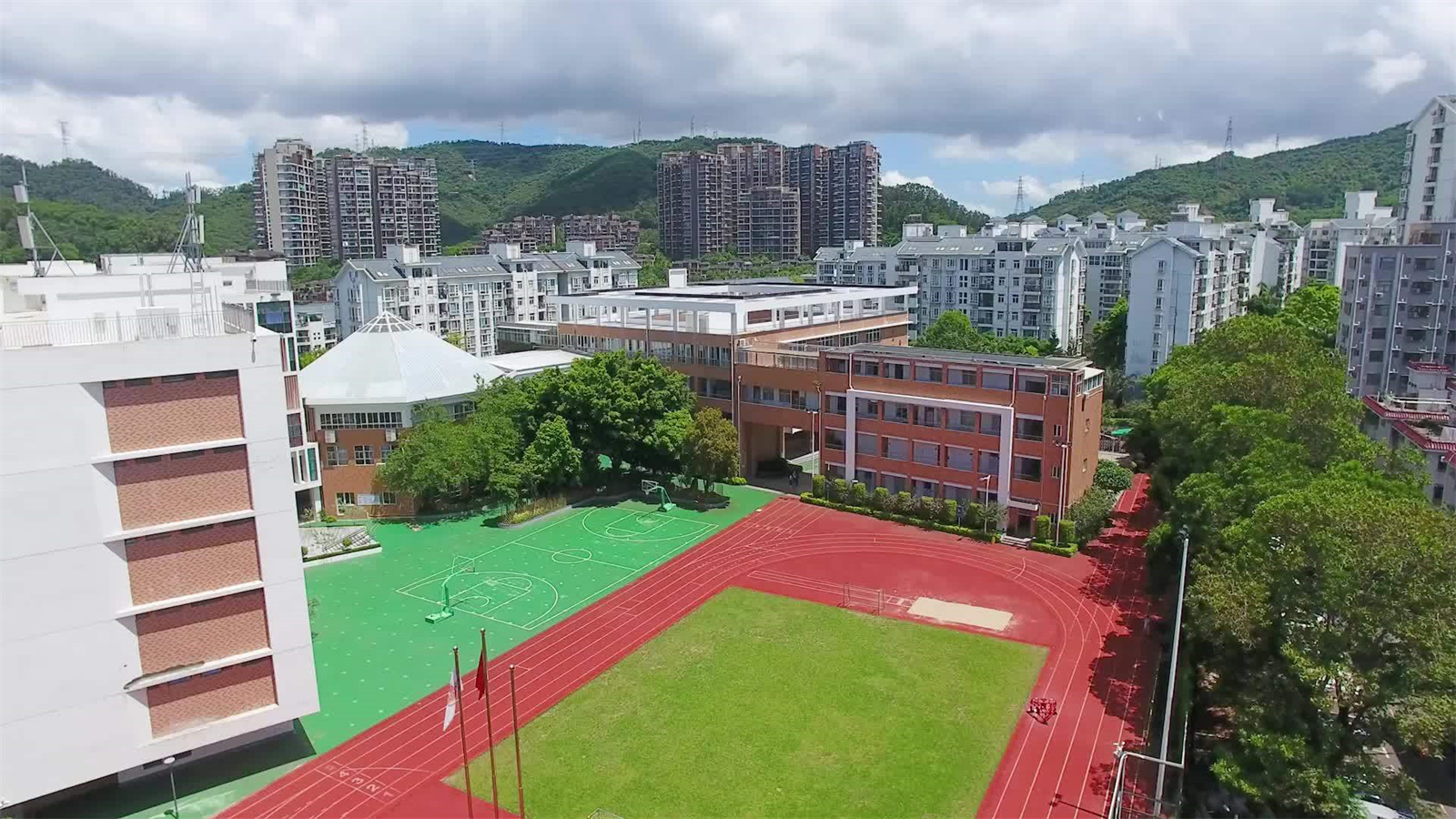 湖南的女子职业中专学校办学条件如何？（学校分别在湖南哪些地区？）