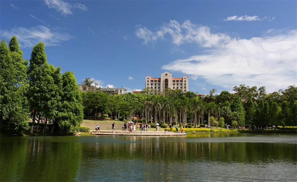 湖南平江楚才复读学费（平江楚才复读学校）