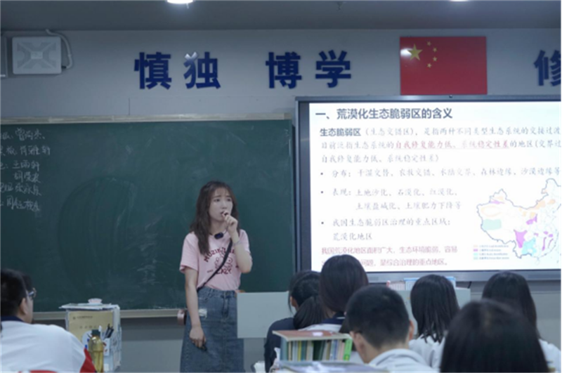  长沙市湘军高级中学是一所位于湖南省长沙市的高中学校，其拥有优秀的师资、先进的教学设施以及优美的校园环境。长沙市湘军高级中学可以复读，对于许多未能考上心仪高校的学生来说，复读是重新振作的重要机会。